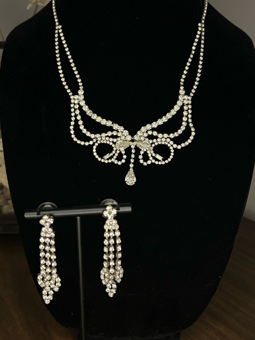 Vintage Crystal Rhinestone Bow Necklace and Dangle Earrings Set - Silver Tone